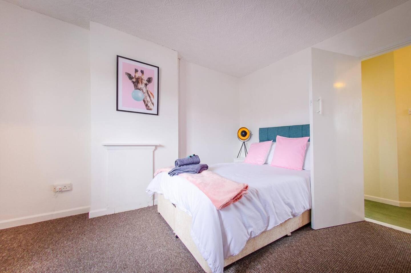 4 Bed - 2 Baths 1 Walk In Shower Lots Of Parking Ipswich Esterno foto