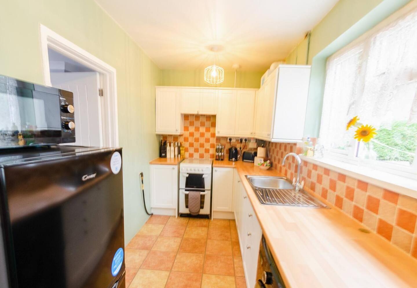 4 Bed - 2 Baths 1 Walk In Shower Lots Of Parking Ipswich Esterno foto